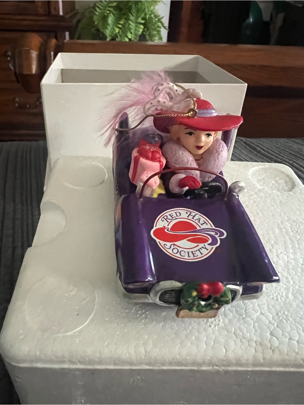 2008 Red Hat Society Annual Christmas Ornament –Purple Convertible –Original Box